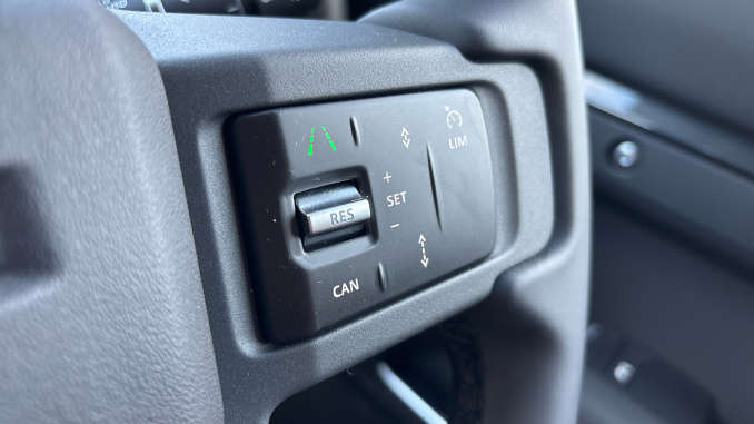 Land Rover Defender 3.0 D250 X-Dynamic SE 110 5dr Auto Diesel Estate - Image 25